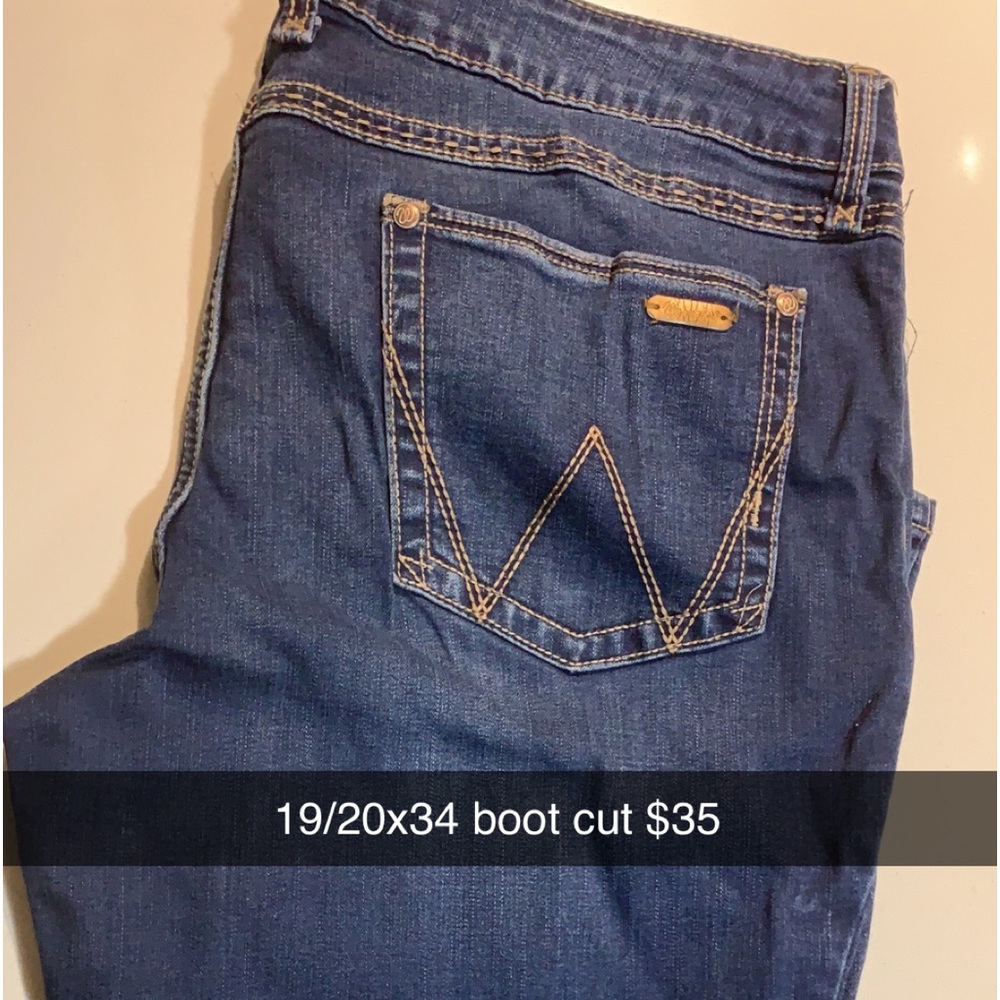 Wrangler boot cut jeans size on picture. Some wear in the bottom of the pants